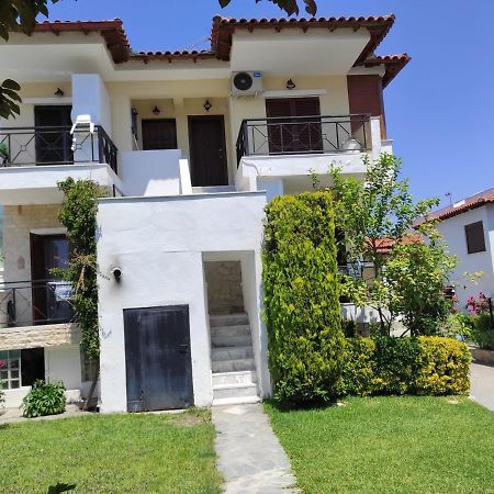 Beach Front Apartment In Pefkochori Exterior photo