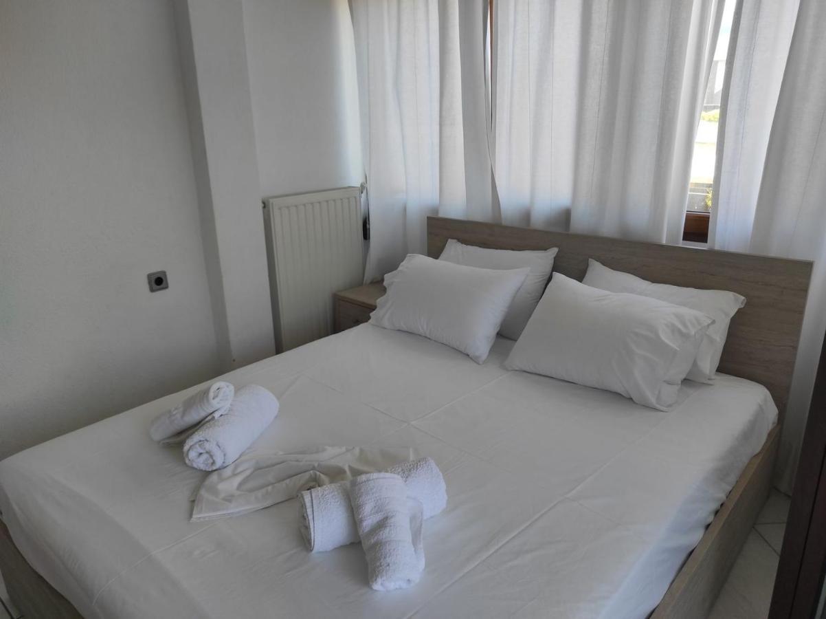 Beach Front Apartment In Pefkochori Exterior photo